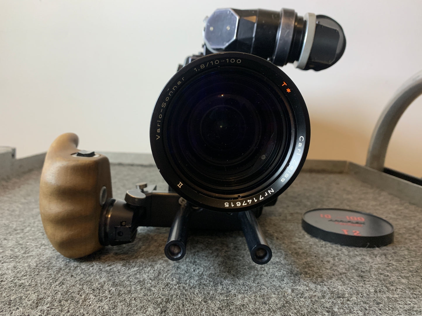 Aaton LTR32 16mm movie camera with Zeiss 10-100 T2 lens